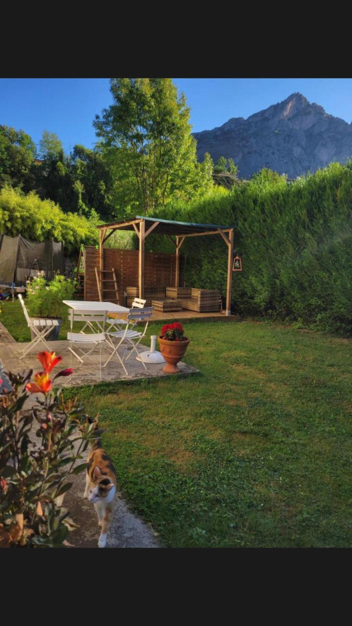 Au Bord De L Eau Bed & Breakfast Surba Exterior foto
